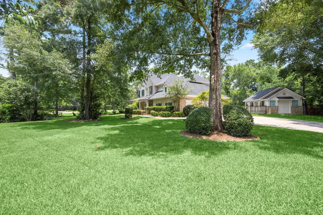 Photo of 8961 Fallsbrook Court