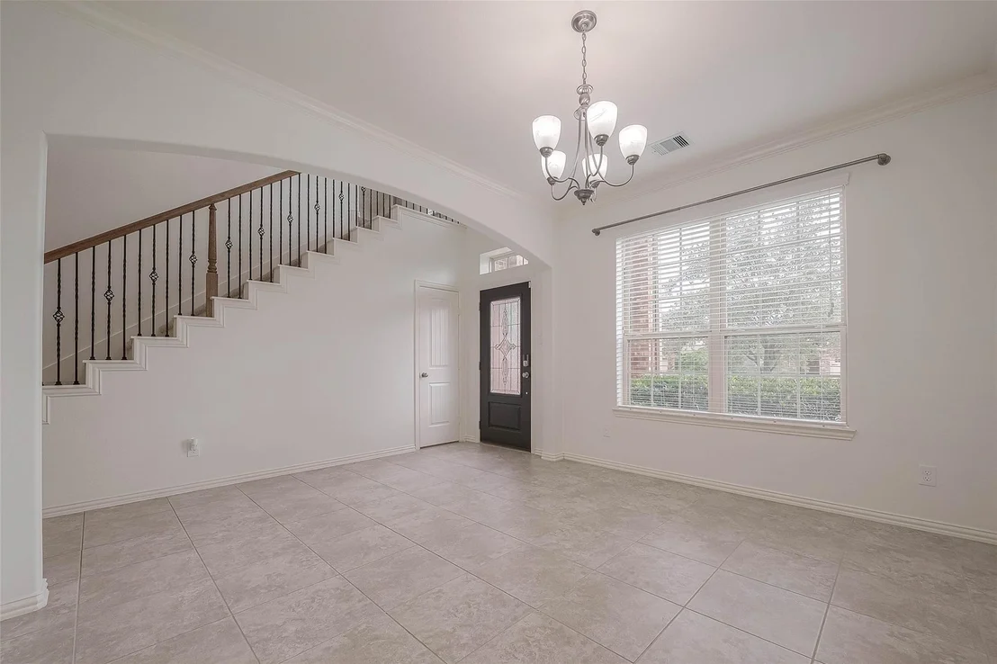 Photo of 2261 Oak Circle Drive N