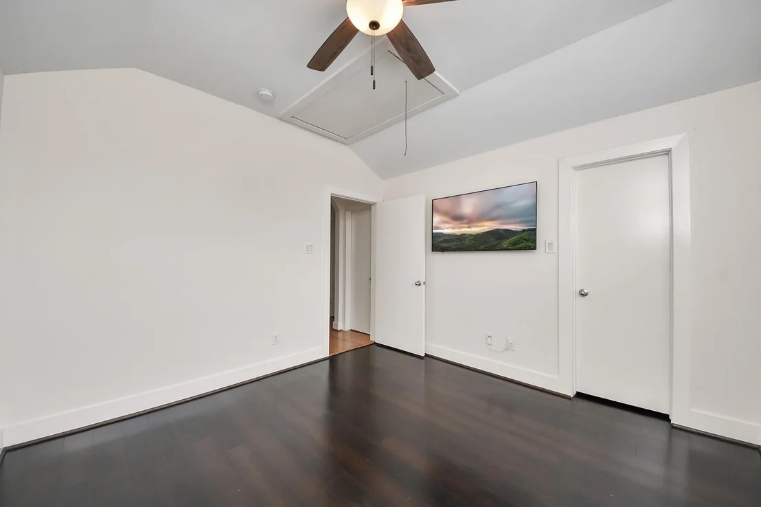 Photo of Unit 205 at 5941 South Loop E