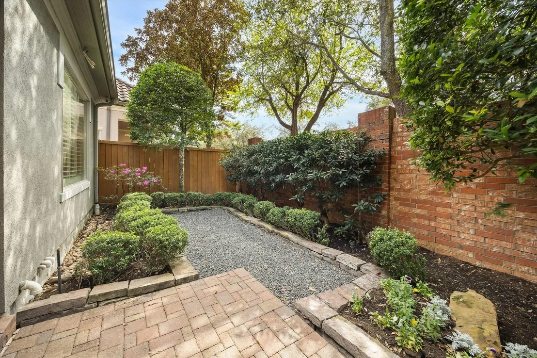 Photo of 2626 Stuart Manor