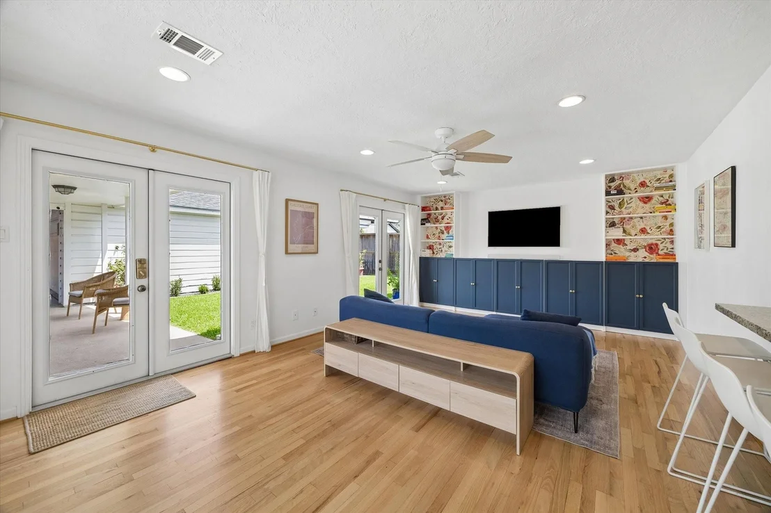Photo of 1232 Chantilly Lane