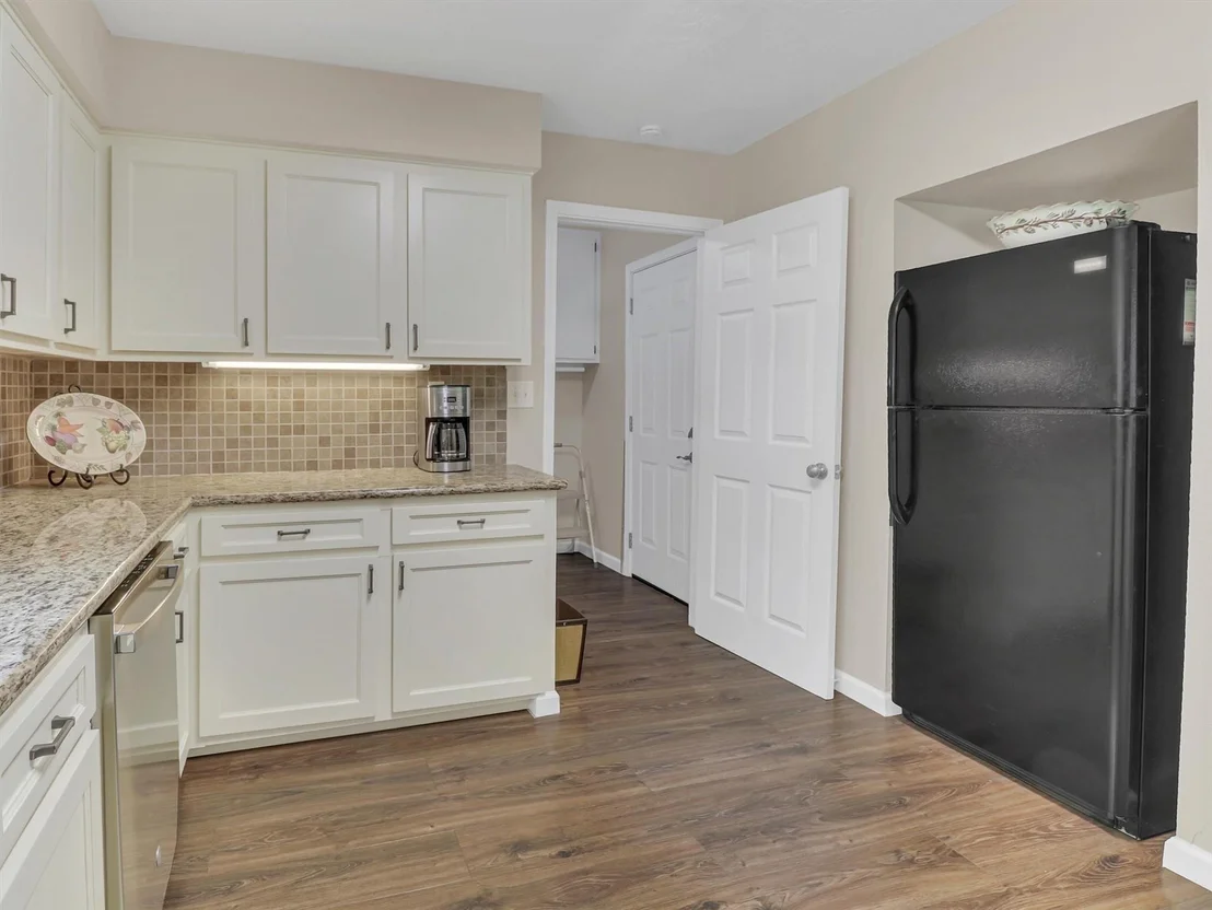 Photo of 805 Bluebonnet Lane