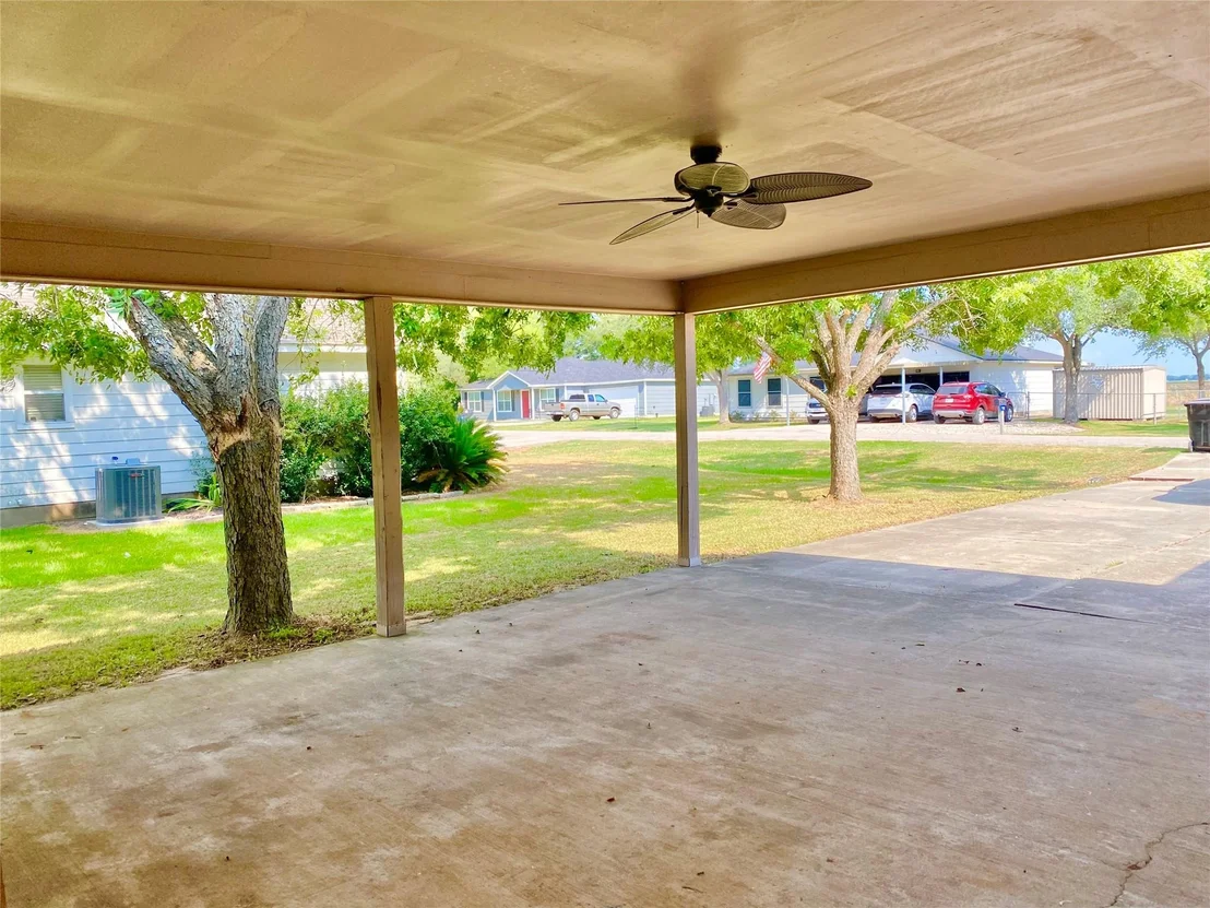 Photo of 715 Lakeview Drive