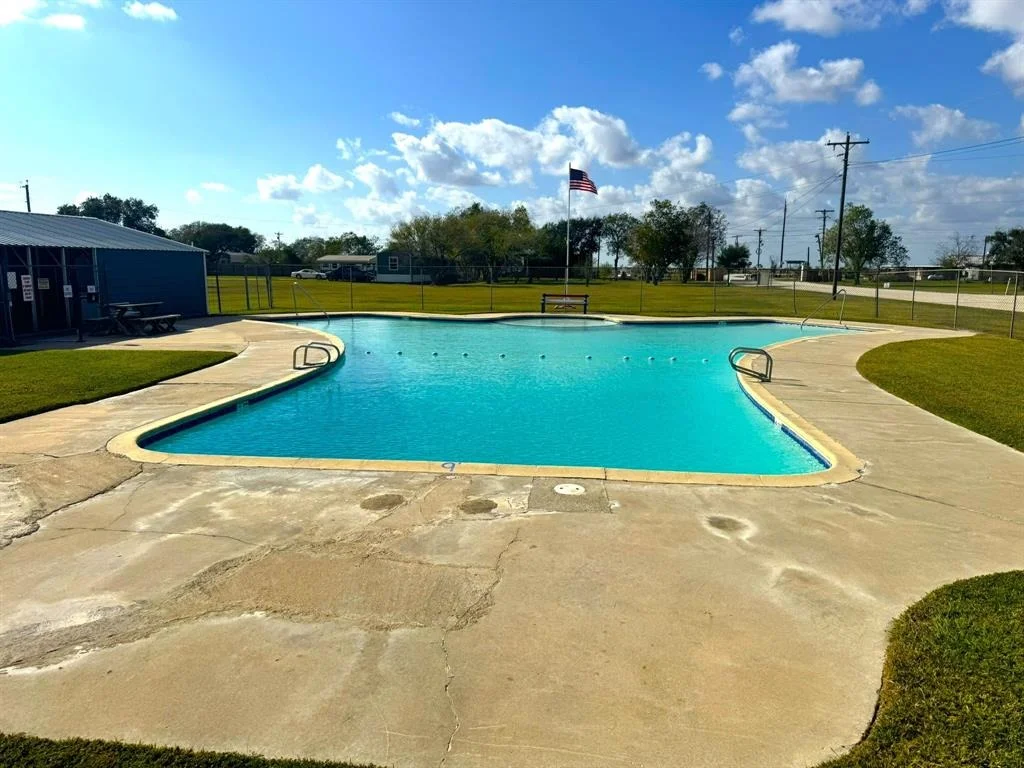 Photo of 118 Old River Road S
