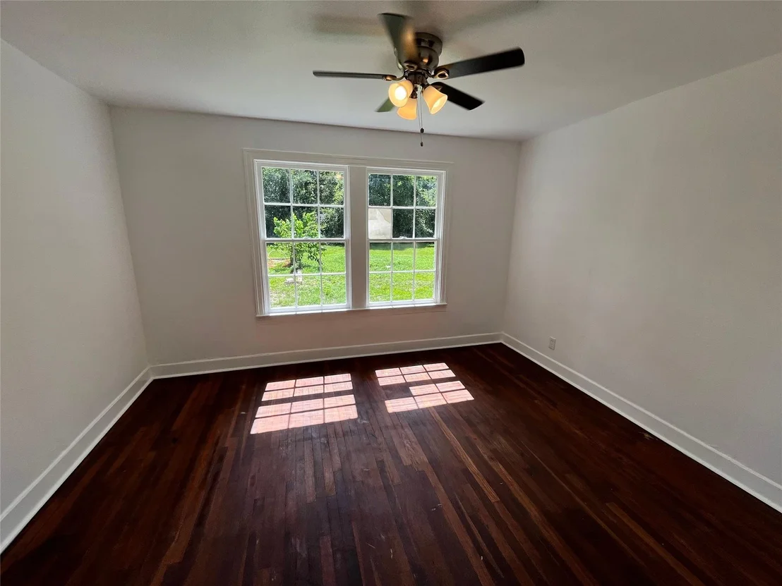 Photo of 3975 Howard Street