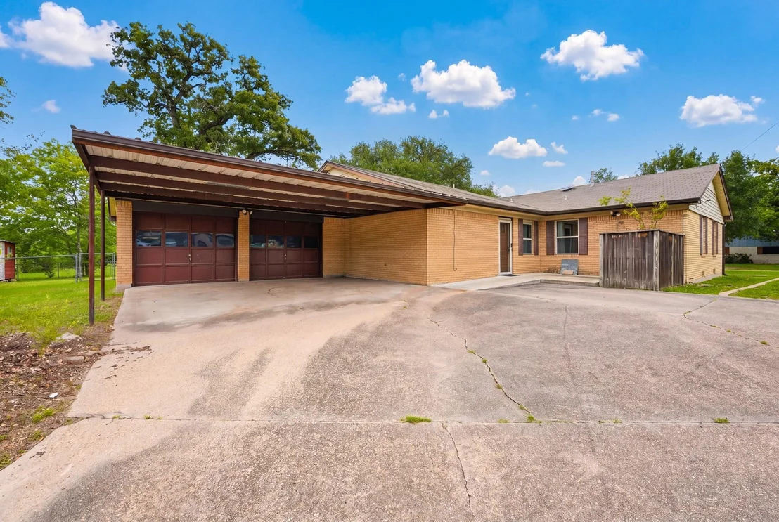 Photo of 806 Mary Lake Drive