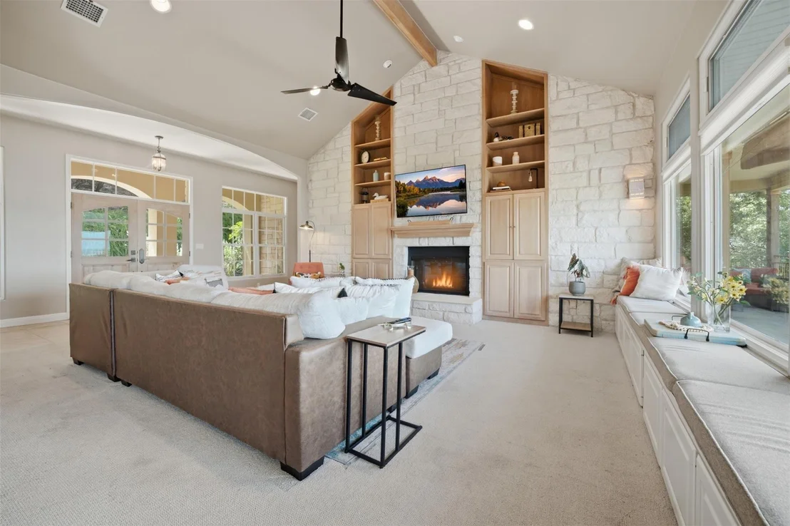 Photo of 6103 Lakeshore Drive