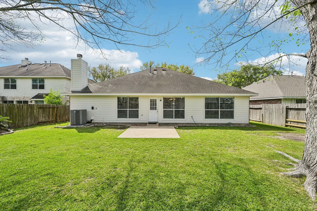 Photo of 1023 E Hampton Drive