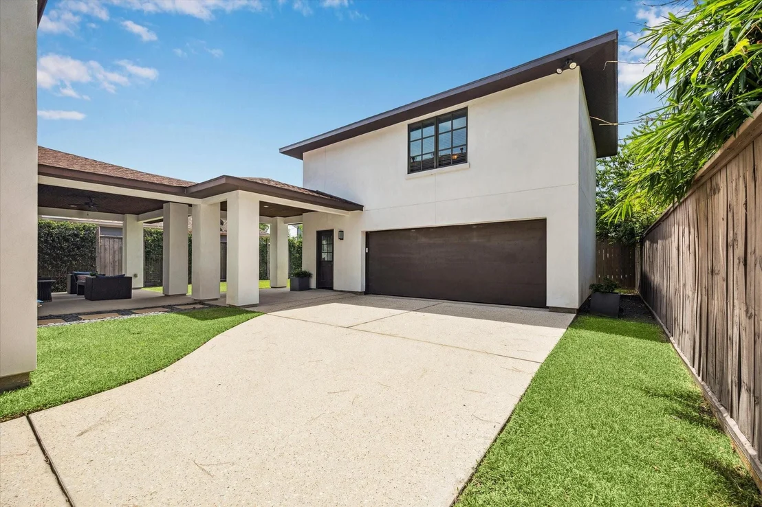 Photo of 1901 Gardenia Drive