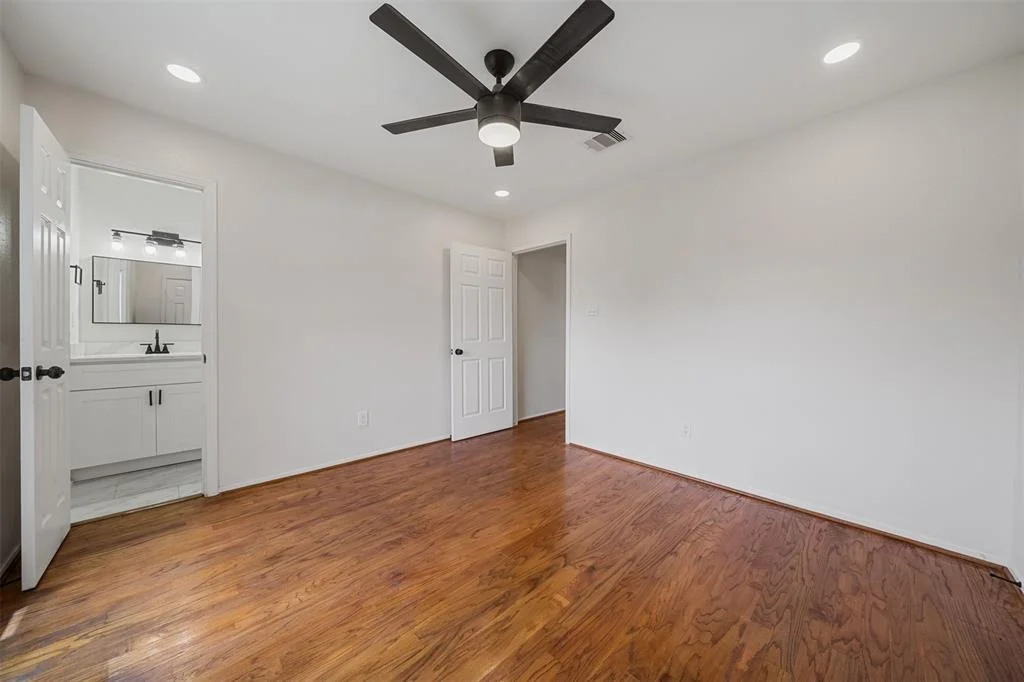 Photo of 15027 Bathurst Drive