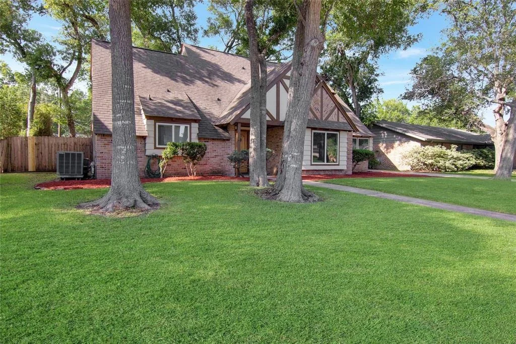 Photo of 427 Pebblebrook Drive