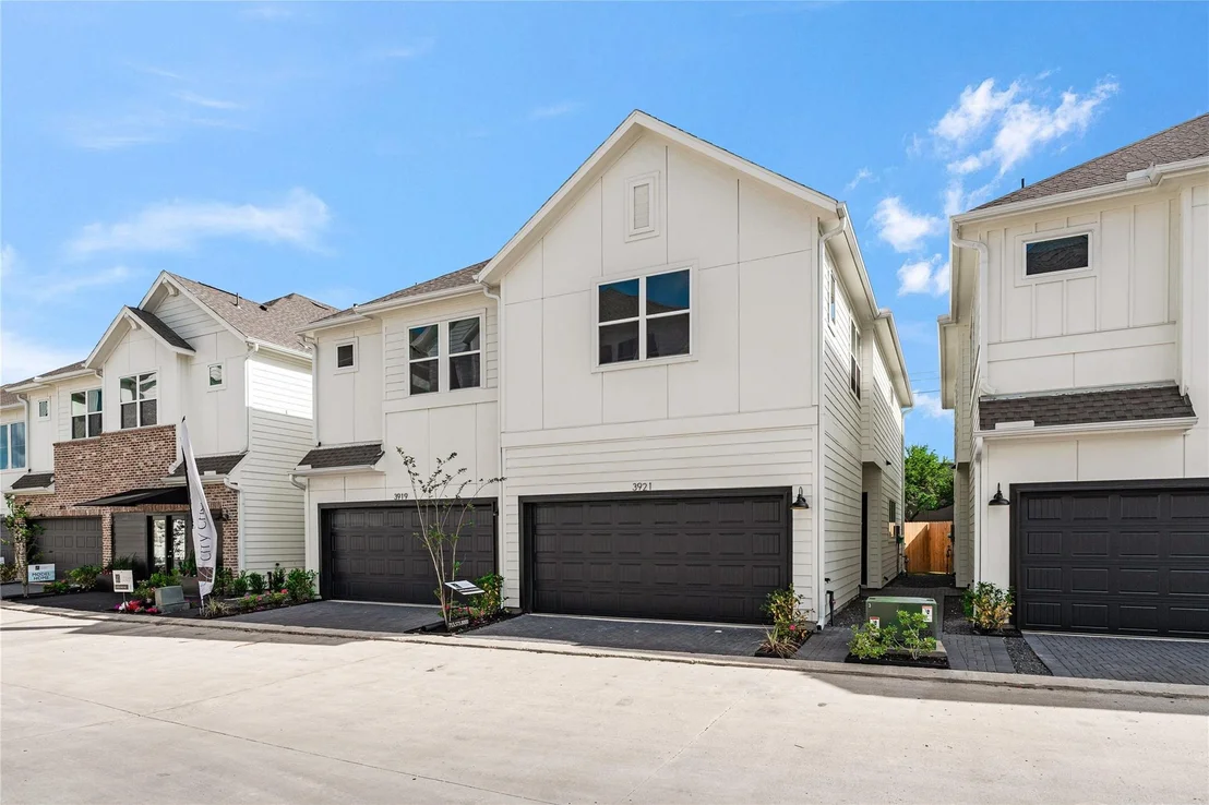 Photo of 3919 Willowbend Point Drive
