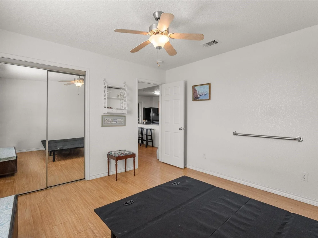 Photo of 1206 Middle Drive W