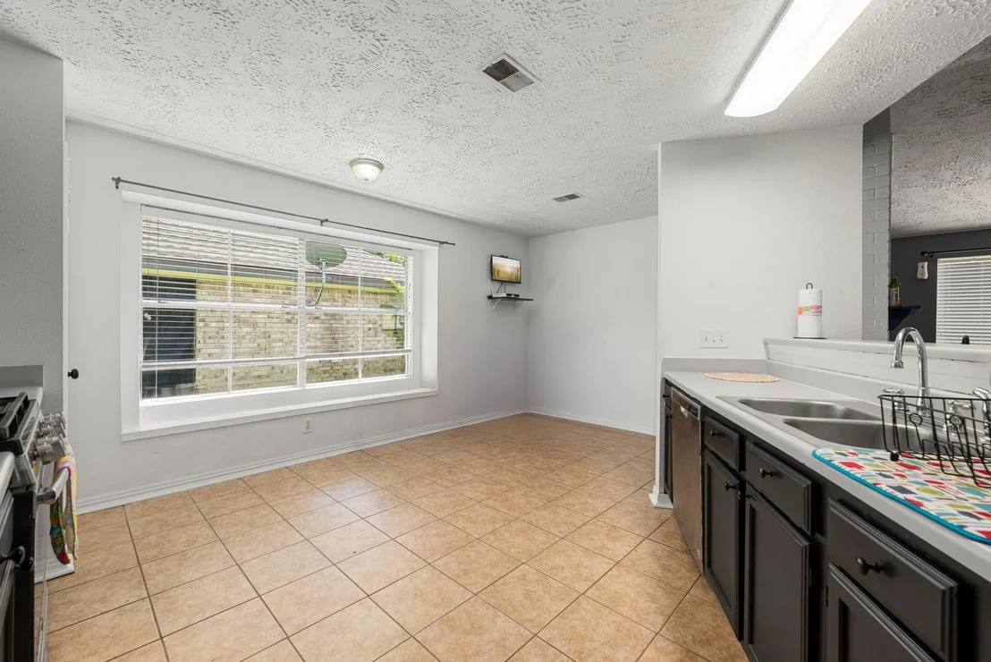 Photo of 327 Brompton Court