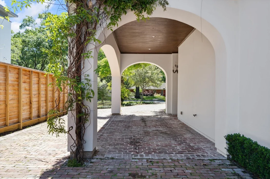 Photo of 5556 Lynbrook Drive