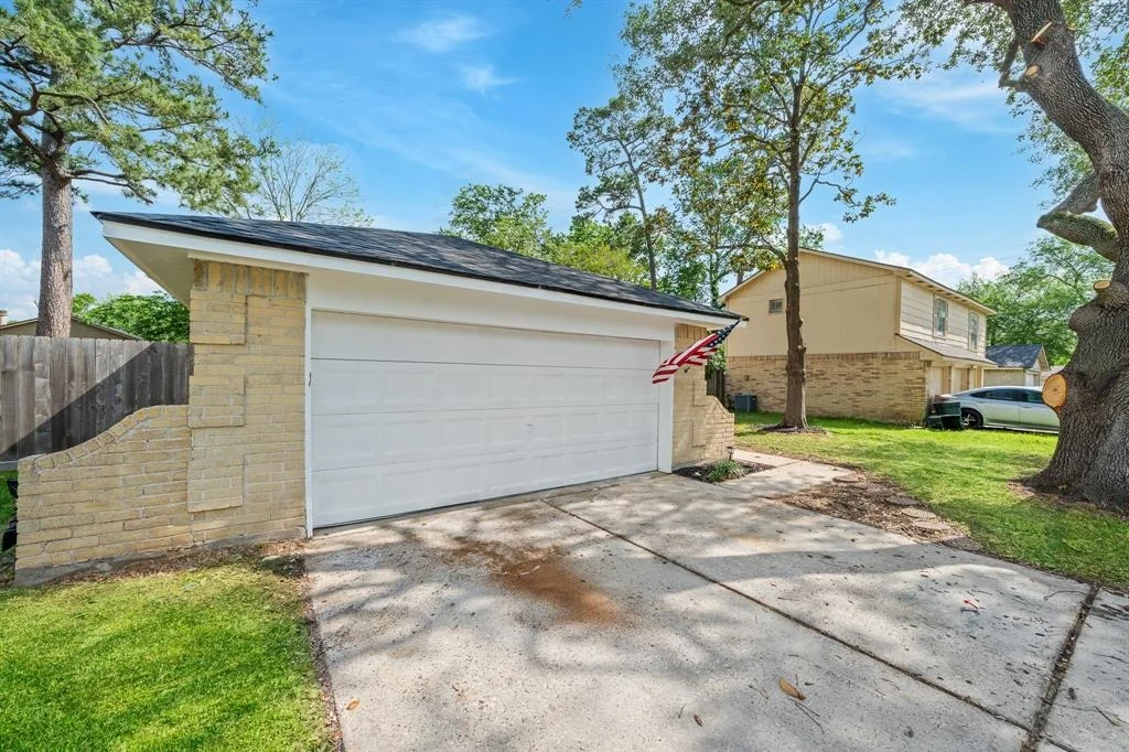Photo of 11115 Maple Rock Drive