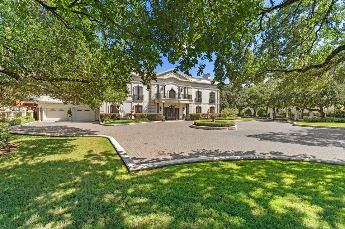 Photo of 2115 River Oaks Boulevard