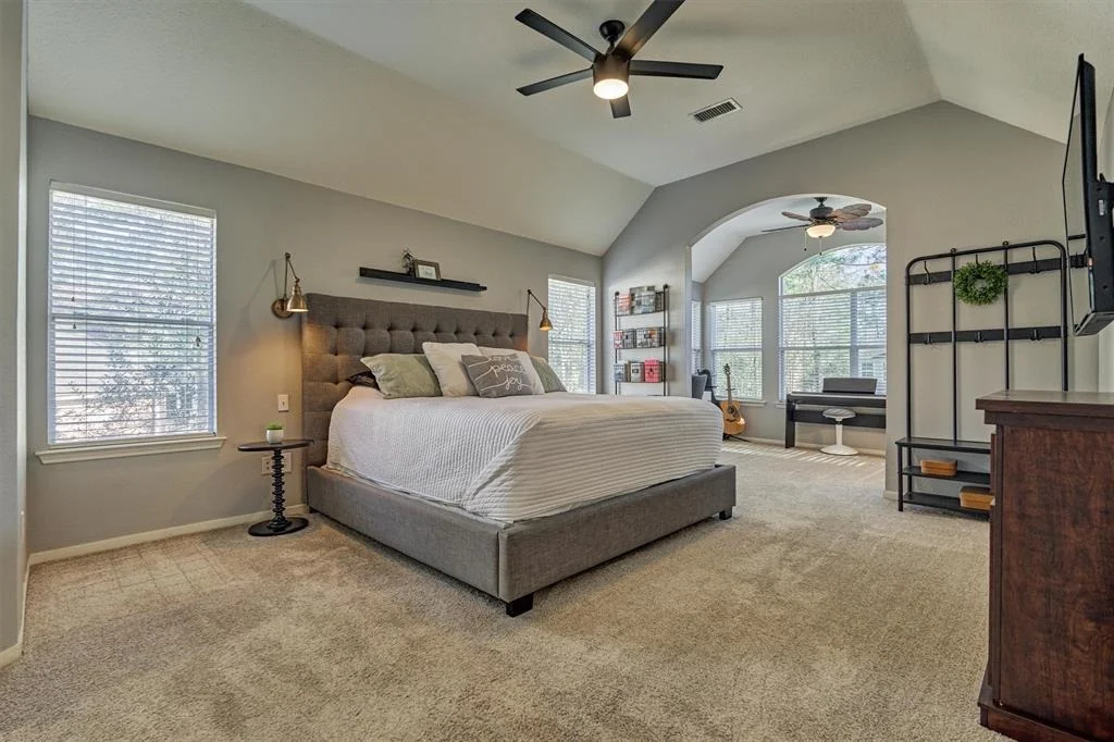 Photo of 86 S Clovergate Circle