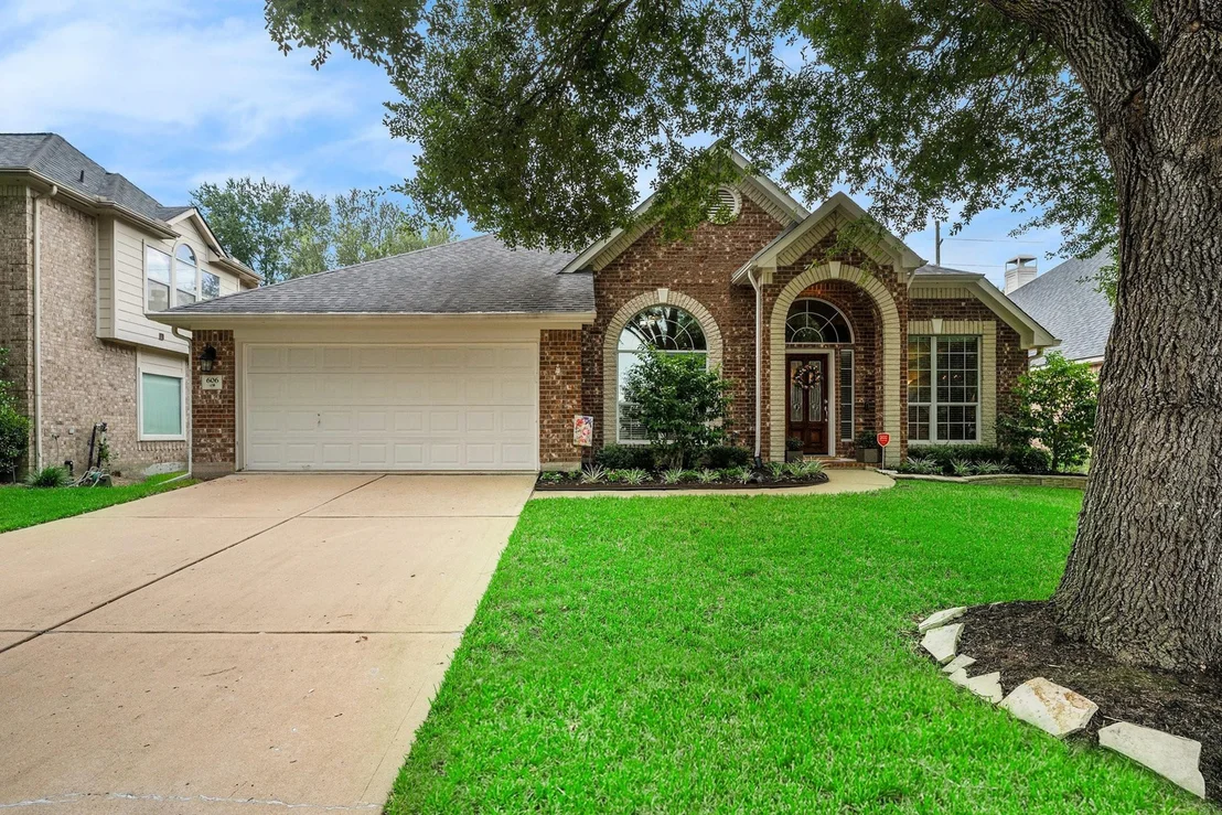 Photo of 606 Silver Creek Circle