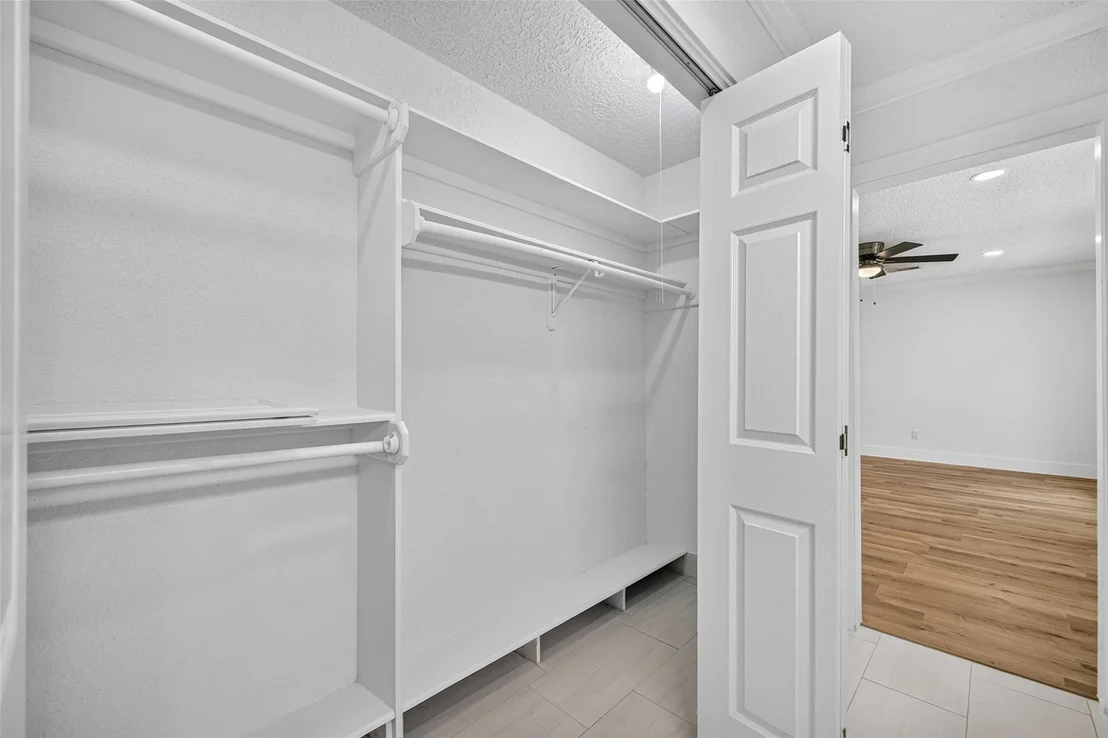 Photo of 218 Bay Colony Circle