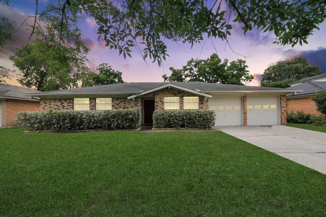 Photo of 5815 Effingham Drive