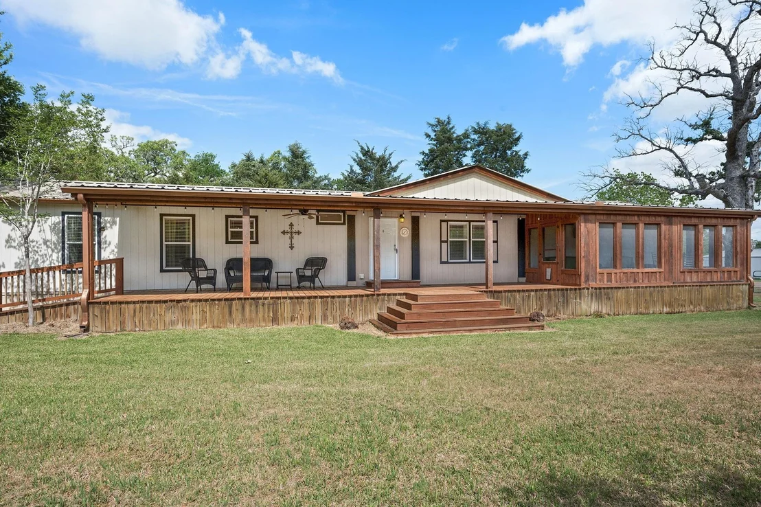 Photo of 412 Leaning Oak Lane