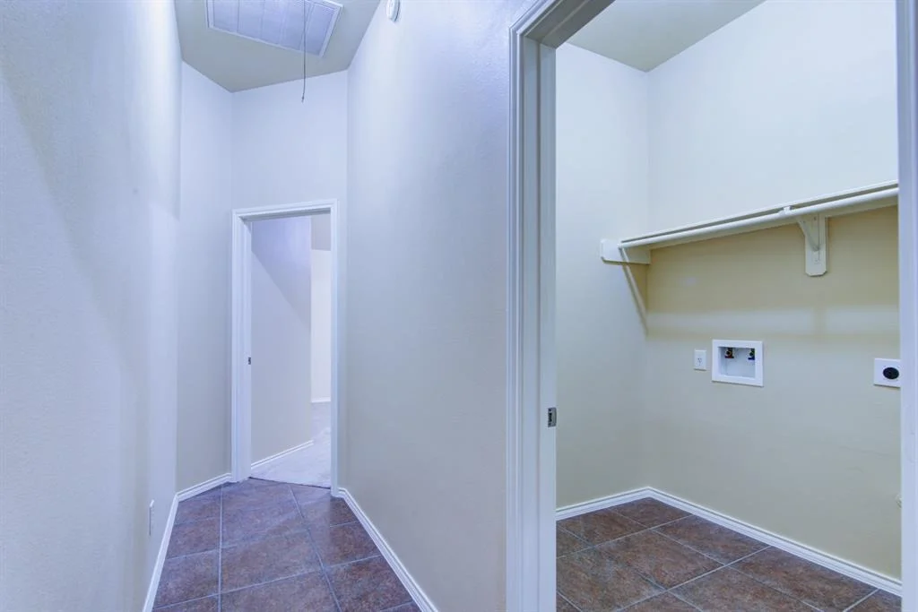 Photo of 421 Laddingford Lane