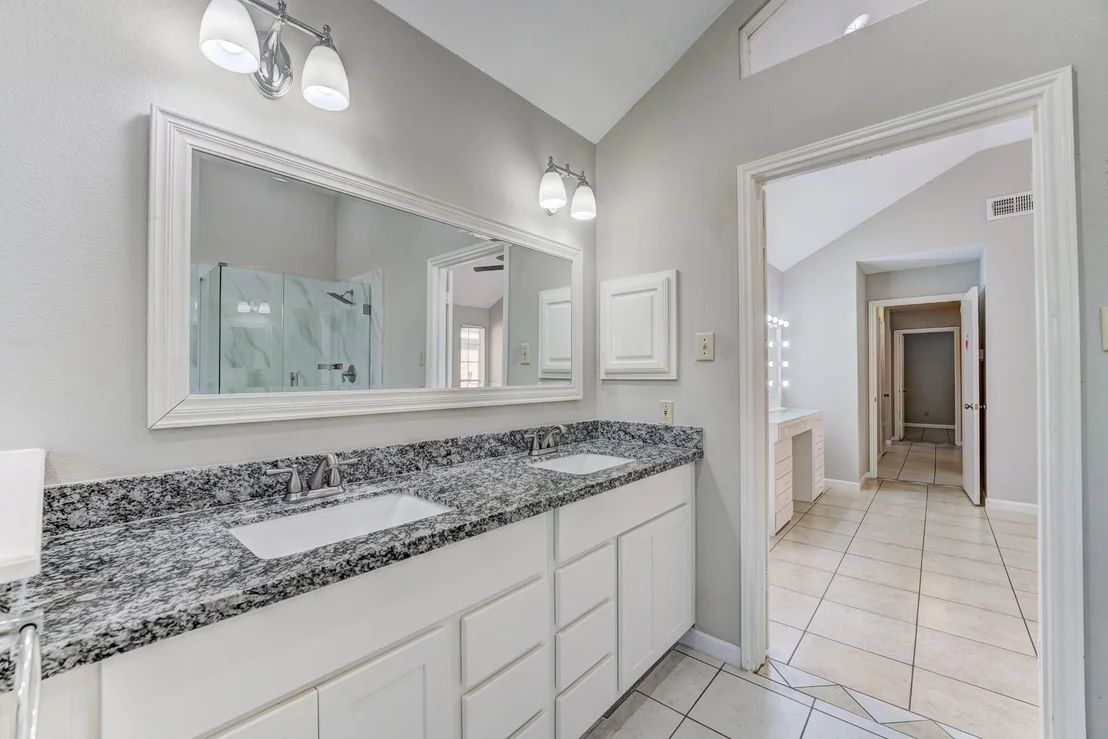 Photo of 16134 Beechnut Street