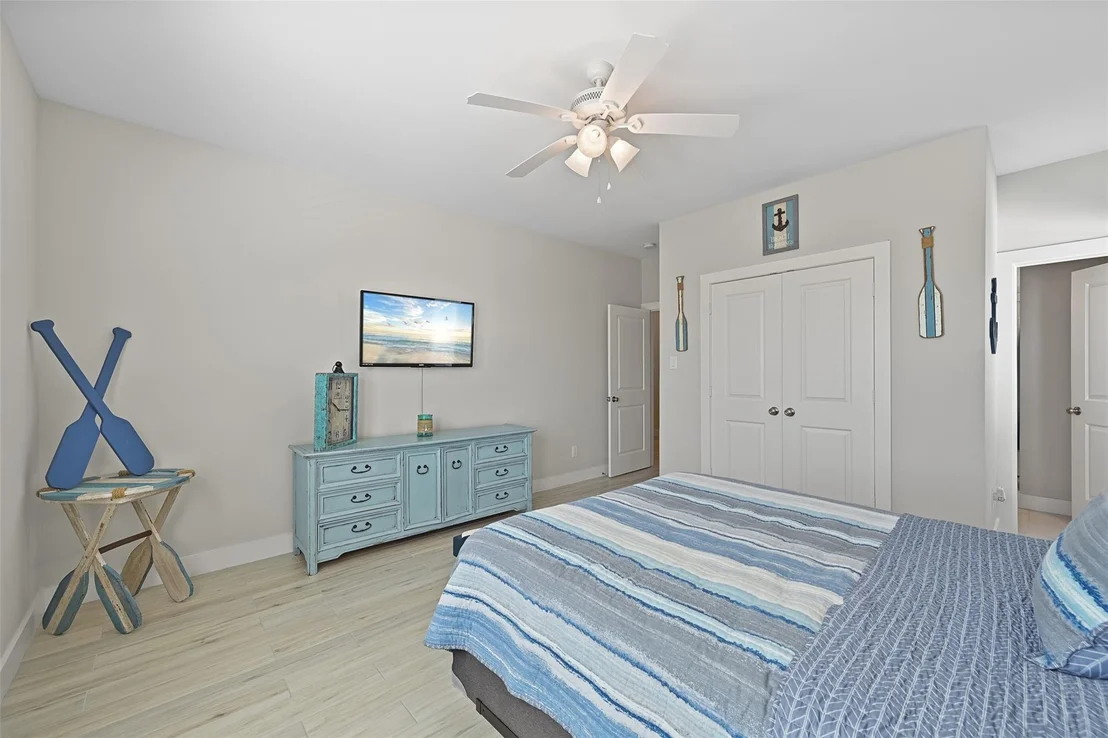 Photo of 3827 Neptune