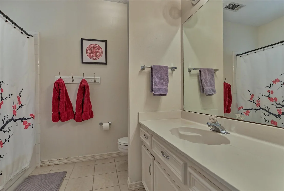 Photo of 115 E Shadowpoint Circle