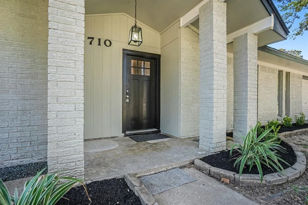 Photo of 710 Bayview Drive
