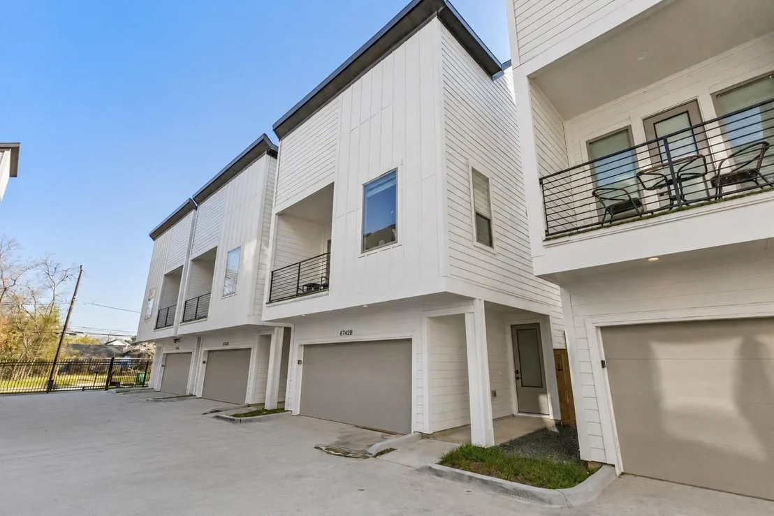 Photo of Unit B at 6742 Peerless Street