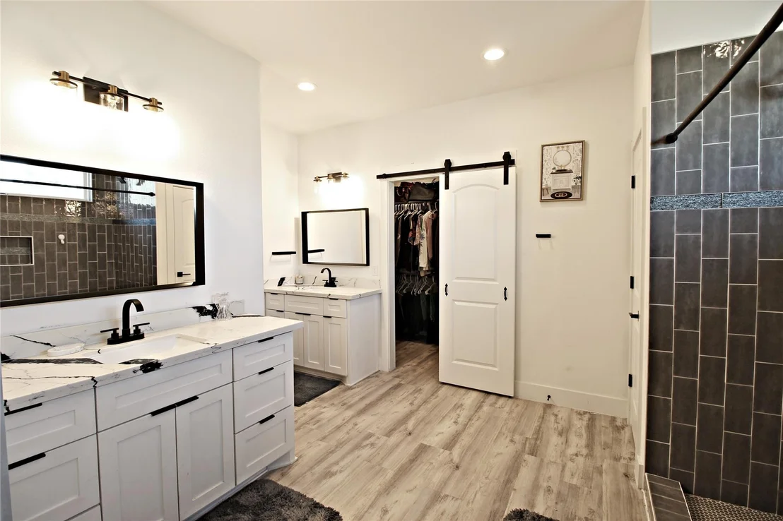 Photo of 1118 N Shepherd Drive
