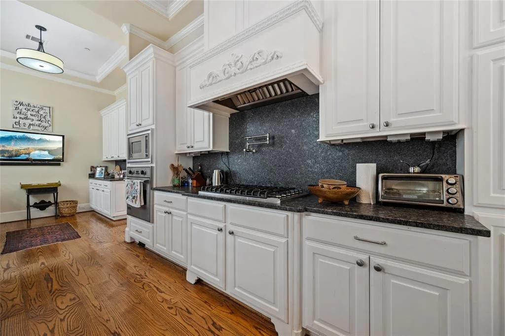 Photo of Unit E at 1700 Sunset Boulevard