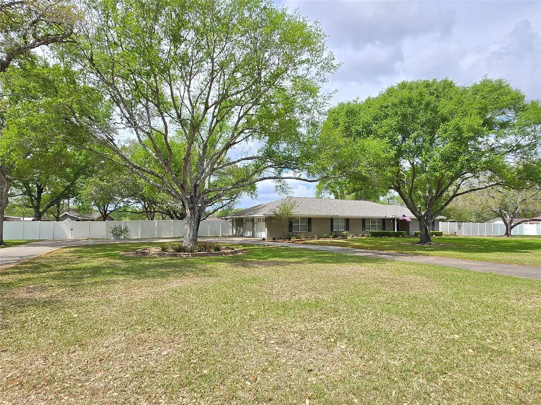 Photo of 2101 Meadow Lane