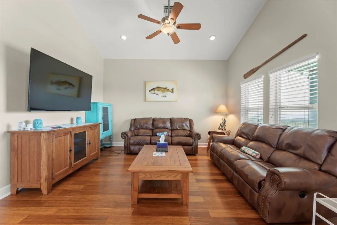 Photo of 742 Bay Drive