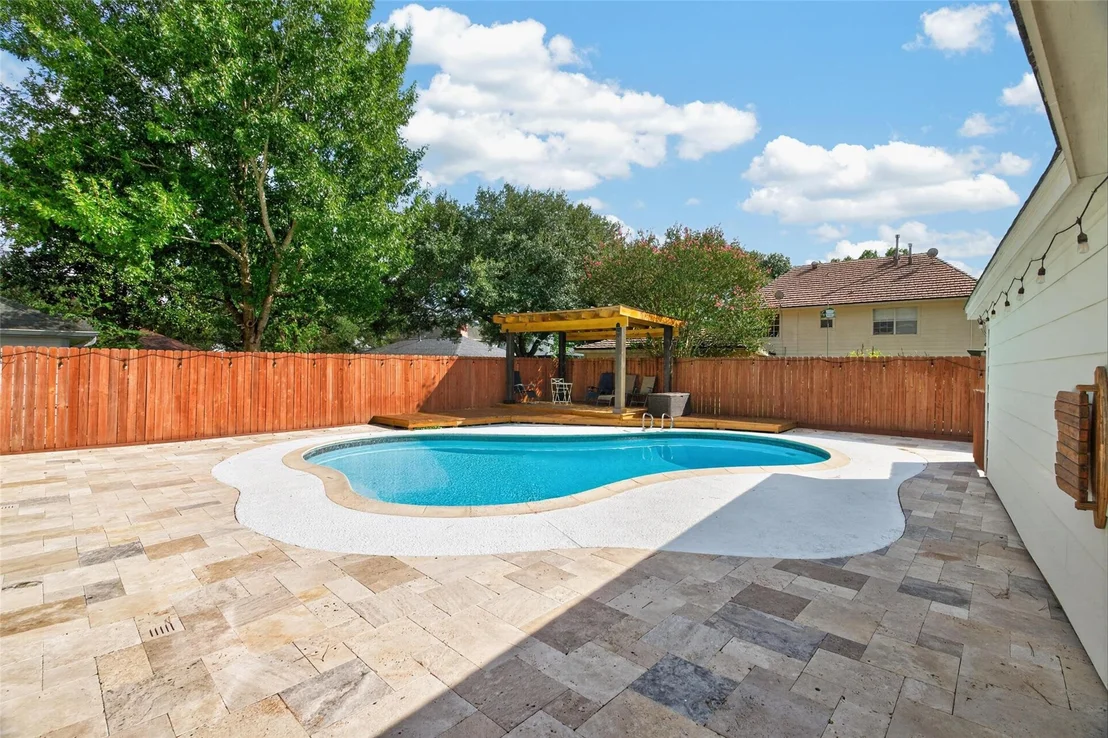 Photo of 18115 Longcliffe Drive