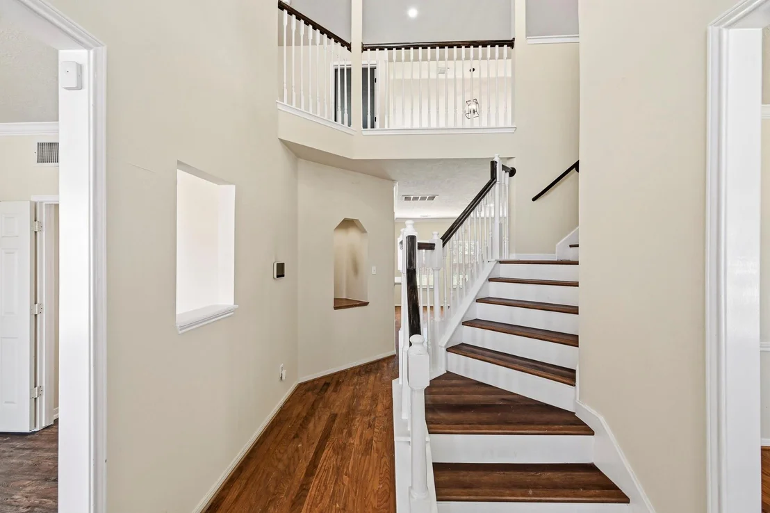 Photo of 215 Crabapple Drive