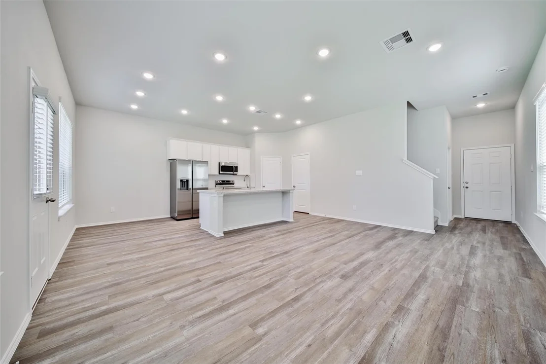 Photo of 1410 Glenoaks Drive