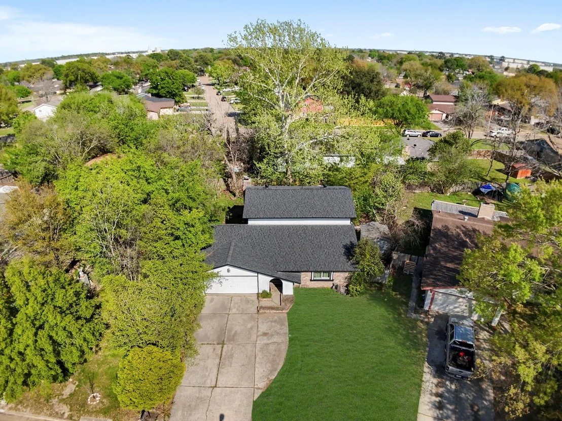 Photo of 8506 Rivercross Road