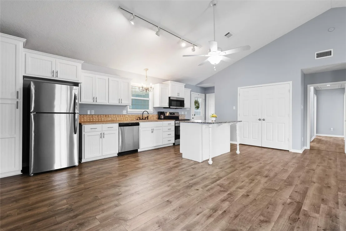 Photo of 140 Meadowview Drive