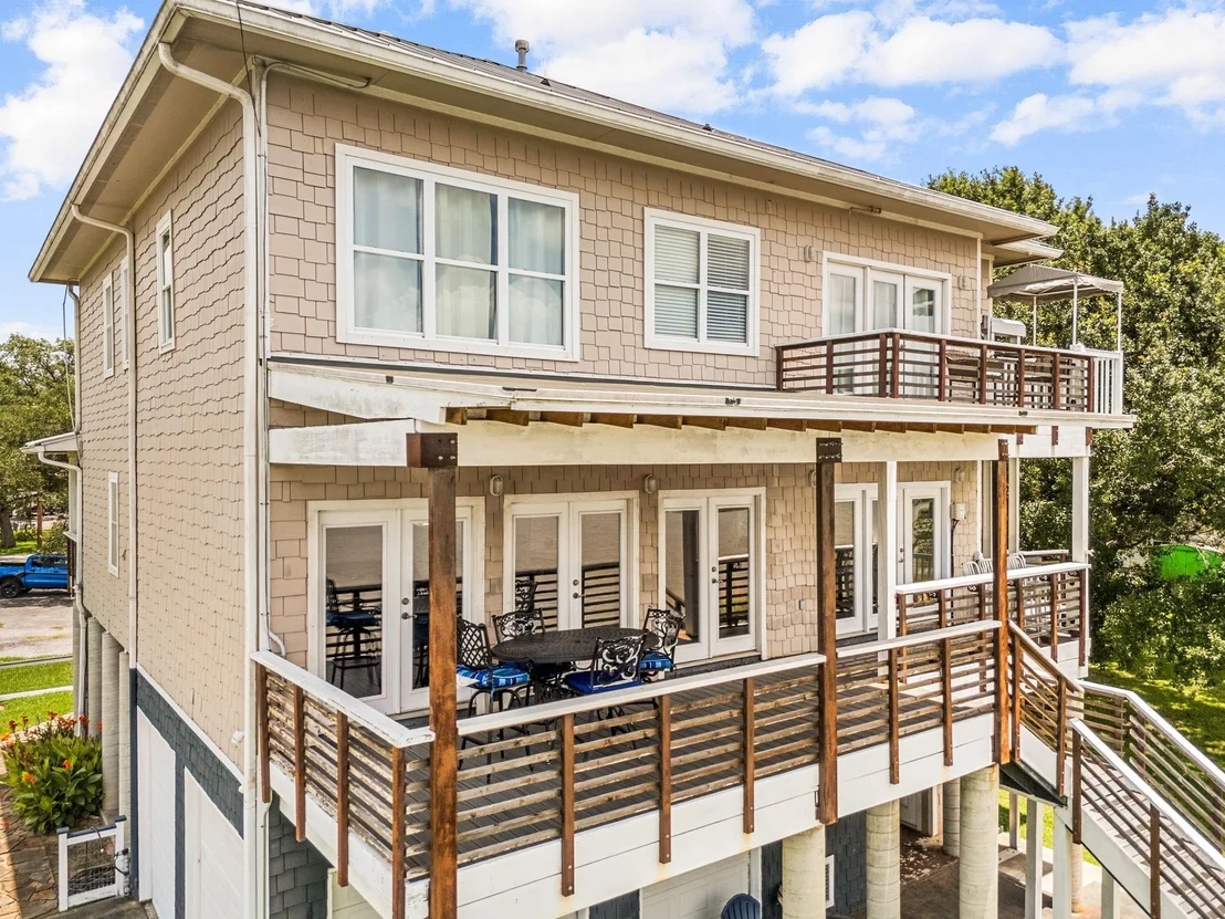 Photo of 814 Hall Avenue