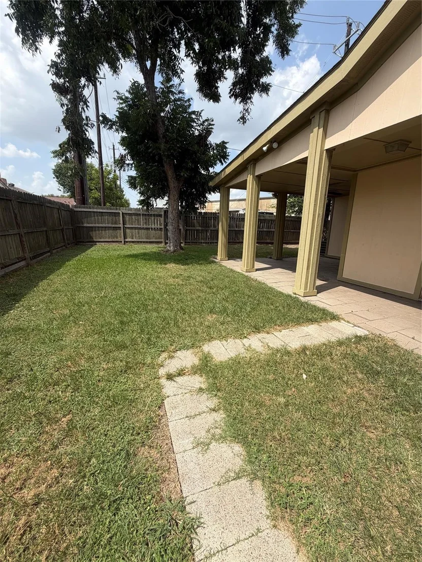 Photo of 13310 Robinglen Drive