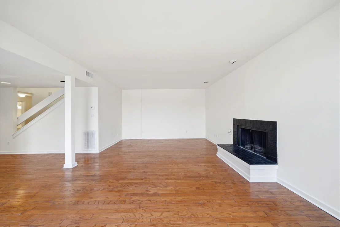 Photo of Unit A at 1107 Jackson Boulevard