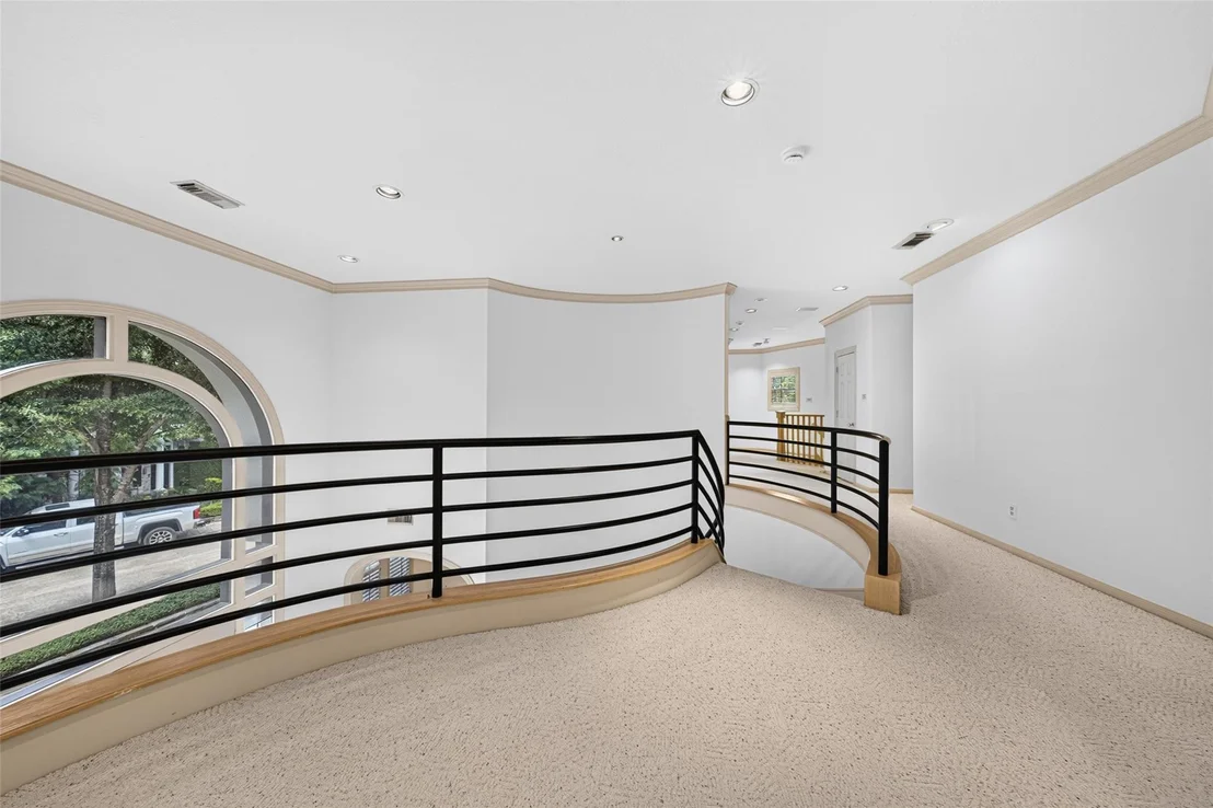Photo of 2 W Terrace Drive
