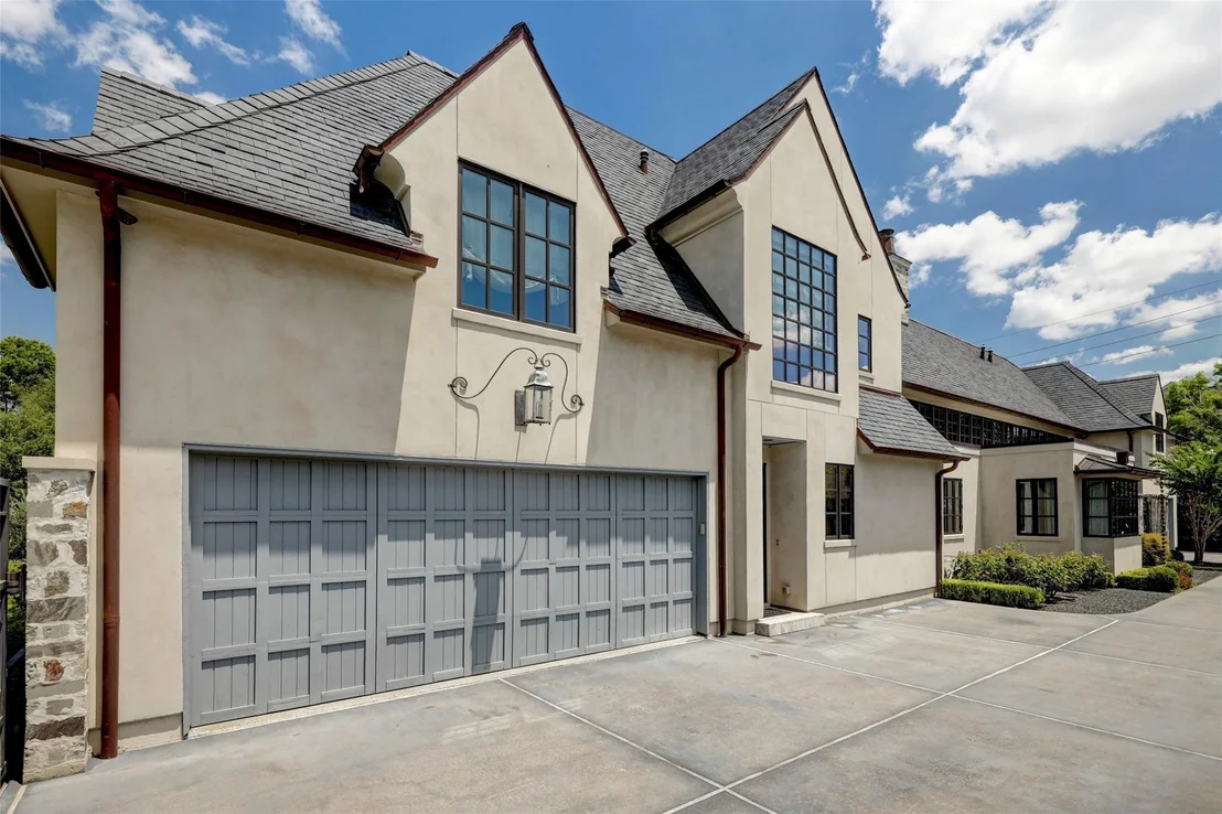 Photo of 5555 Cranbrook Road