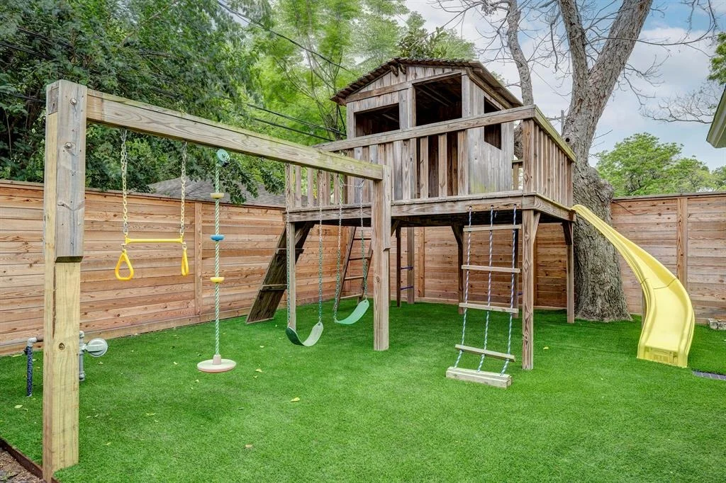 Photo of 5631 Benning Drive