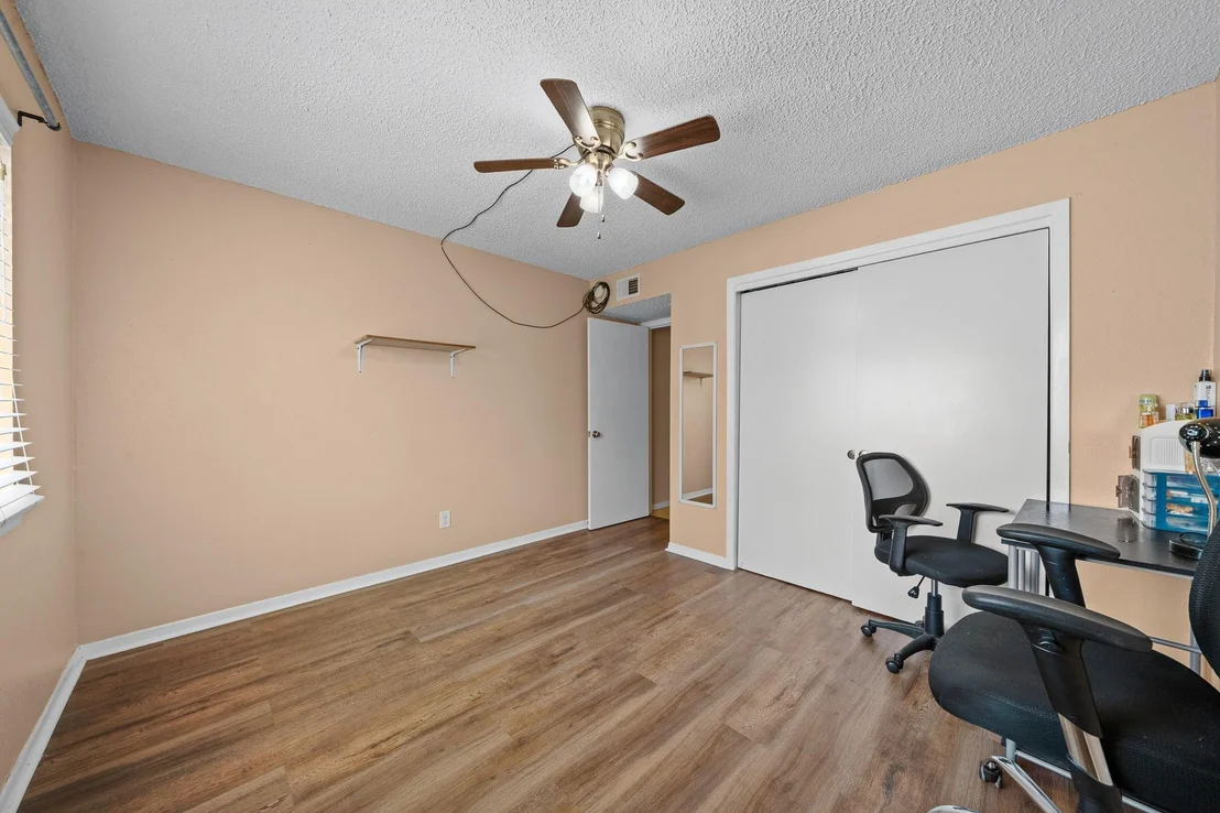 Photo of 16715 Britford