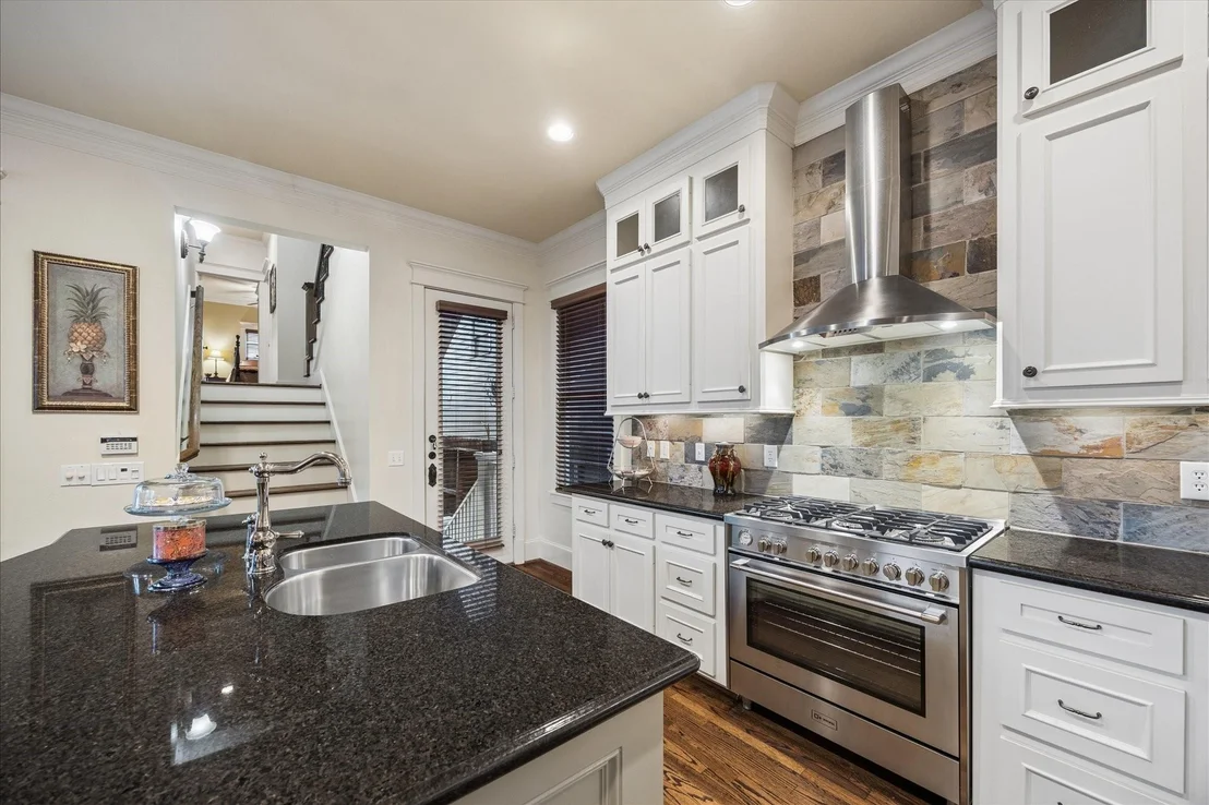 Photo of 809 W 9th Street