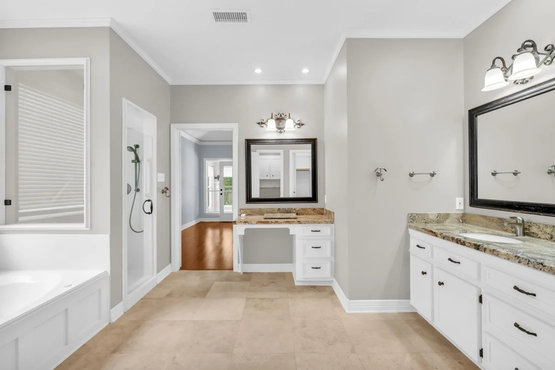 Photo of 142 W Shadowpoint Circle